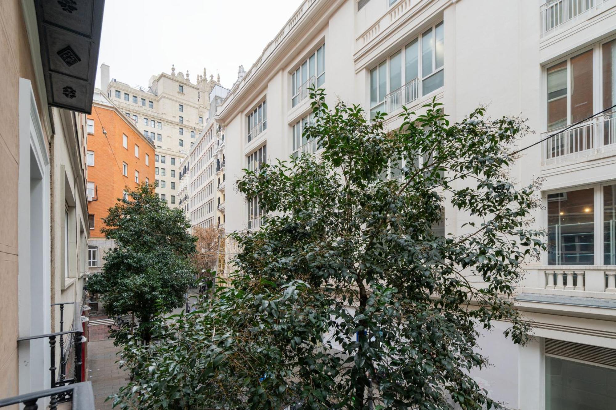 Dobo Madrid Luna Exteriör bild