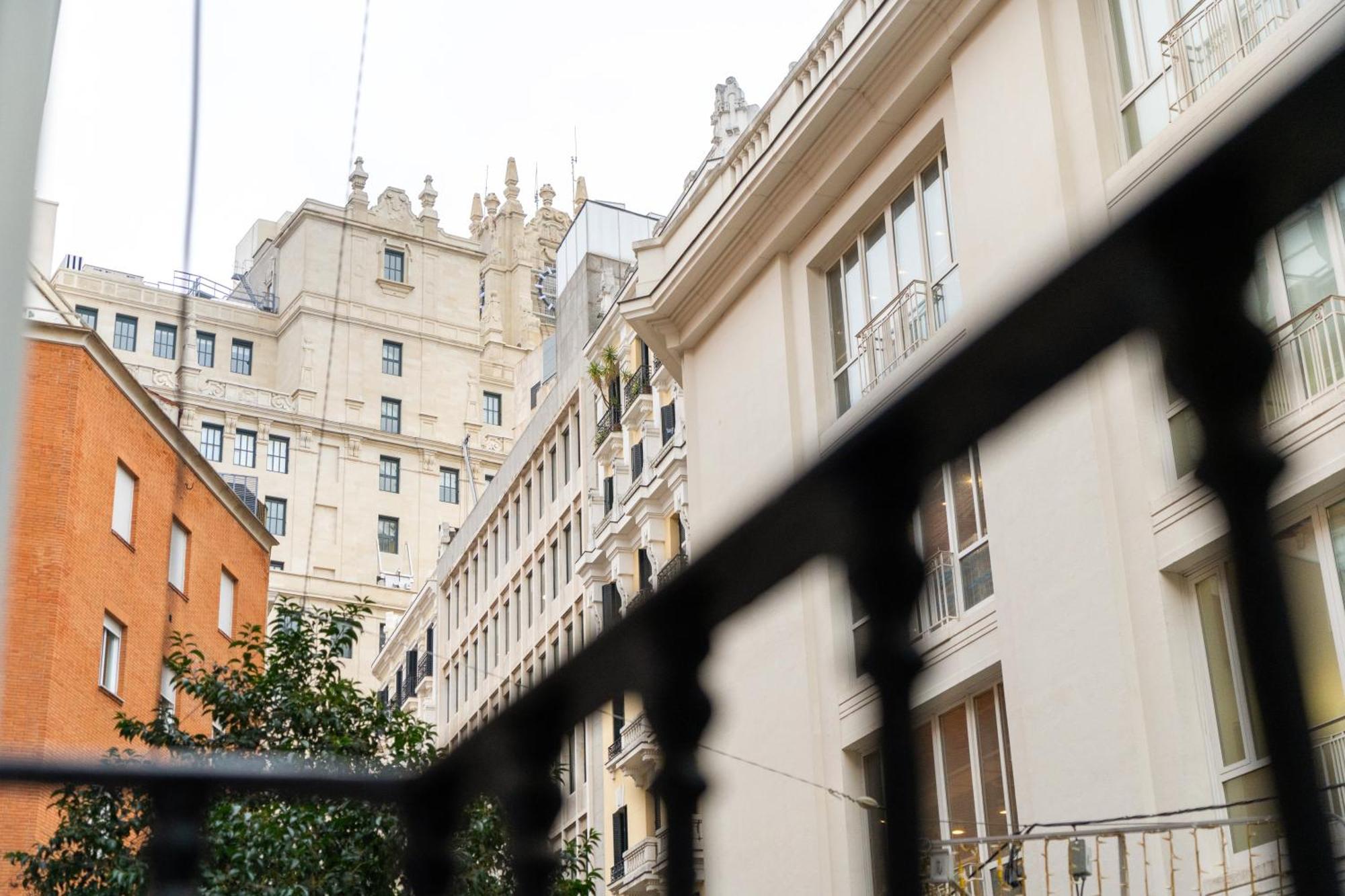 Dobo Madrid Luna Exteriör bild